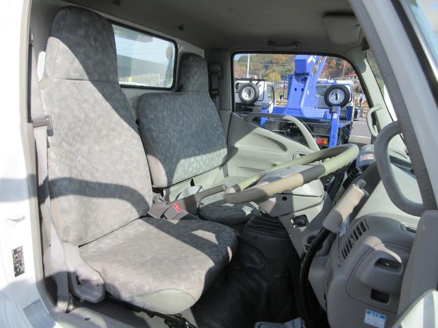 デュトロ 　タダノＡＴ－１２１　作業床高１２ｍ　積載荷重２００ｋｇ　　アワーメーター４７４０時間　６ＭＴ　車両寸法（車検証記載）：長４５５ｃｍ　幅１８８ｃｍ　高３１８ｃｍ　積載量１００ｋｇ　車両総重量６３７０ｋｇ（43枚目）