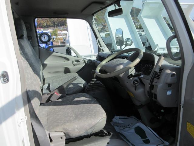 デュトロ 　タダノＡＴ－１２１　作業床高１２ｍ　積載荷重２００ｋｇ　　アワーメーター４７４０時間　６ＭＴ　車両寸法（車検証記載）：長４５５ｃｍ　幅１８８ｃｍ　高３１８ｃｍ　積載量１００ｋｇ　車両総重量６３７０ｋｇ（44枚目）