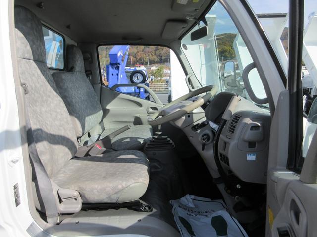 デュトロ 　タダノＡＴ－１２１　作業床高１２ｍ　積載荷重２００ｋｇ　　アワーメーター４７４０時間　６ＭＴ　車両寸法（車検証記載）：長４５５ｃｍ　幅１８８ｃｍ　高３１８ｃｍ　積載量１００ｋｇ　車両総重量６３７０ｋｇ（45枚目）