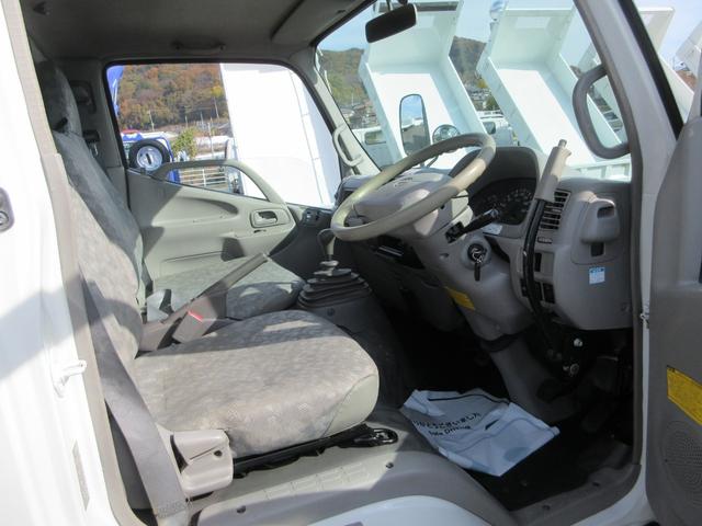 デュトロ 　タダノＡＴ－１２１　作業床高１２ｍ　積載荷重２００ｋｇ　　アワーメーター４７４０時間　６ＭＴ　車両寸法（車検証記載）：長４５５ｃｍ　幅１８８ｃｍ　高３１８ｃｍ　積載量１００ｋｇ　車両総重量６３７０ｋｇ（46枚目）