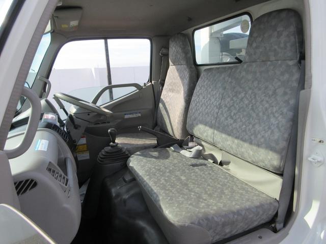 デュトロ 　タダノＡＴ－１２１　作業床高１２ｍ　積載荷重２００ｋｇ　　アワーメーター４７４０時間　６ＭＴ　車両寸法（車検証記載）：長４５５ｃｍ　幅１８８ｃｍ　高３１８ｃｍ　積載量１００ｋｇ　車両総重量６３７０ｋｇ（47枚目）