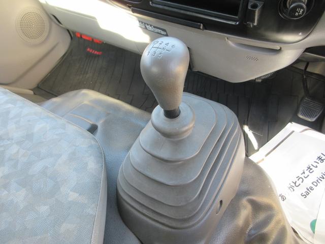 デュトロ 　タダノＡＴ－１２１　作業床高１２ｍ　積載荷重２００ｋｇ　　アワーメーター４７４０時間　６ＭＴ　車両寸法（車検証記載）：長４５５ｃｍ　幅１８８ｃｍ　高３１８ｃｍ　積載量１００ｋｇ　車両総重量６３７０ｋｇ（53枚目）