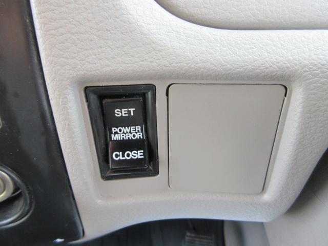 デュトロ 　タダノＡＴ－１２１　作業床高１２ｍ　積載荷重２００ｋｇ　　アワーメーター４７４０時間　６ＭＴ　車両寸法（車検証記載）：長４５５ｃｍ　幅１８８ｃｍ　高３１８ｃｍ　積載量１００ｋｇ　車両総重量６３７０ｋｇ（55枚目）