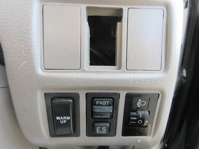 デュトロ 　タダノＡＴ－１２１　作業床高１２ｍ　積載荷重２００ｋｇ　　アワーメーター４７４０時間　６ＭＴ　車両寸法（車検証記載）：長４５５ｃｍ　幅１８８ｃｍ　高３１８ｃｍ　積載量１００ｋｇ　車両総重量６３７０ｋｇ（56枚目）