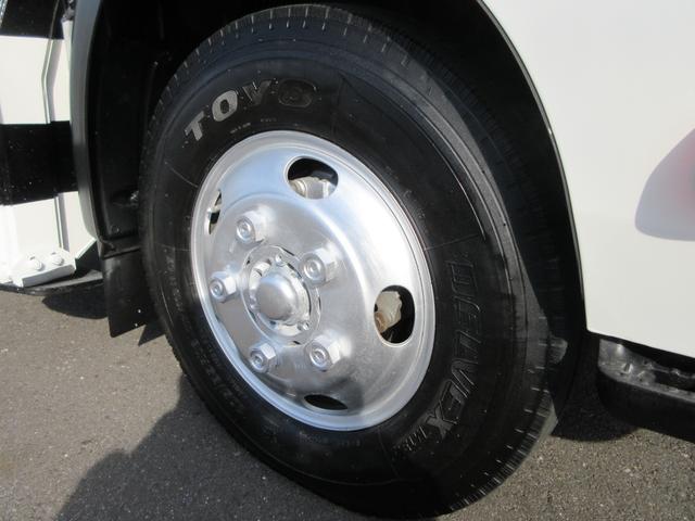 デュトロ 　タダノＡＴ－１２１　作業床高１２ｍ　積載荷重２００ｋｇ　　アワーメーター４７４０時間　６ＭＴ　車両寸法（車検証記載）：長４５５ｃｍ　幅１８８ｃｍ　高３１８ｃｍ　積載量１００ｋｇ　車両総重量６３７０ｋｇ（59枚目）