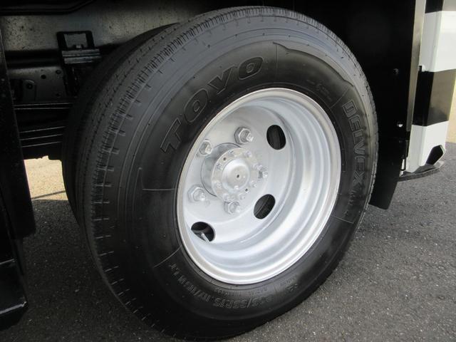 デュトロ 　タダノＡＴ－１２１　作業床高１２ｍ　積載荷重２００ｋｇ　　アワーメーター４７４０時間　６ＭＴ　車両寸法（車検証記載）：長４５５ｃｍ　幅１８８ｃｍ　高３１８ｃｍ　積載量１００ｋｇ　車両総重量６３７０ｋｇ（62枚目）