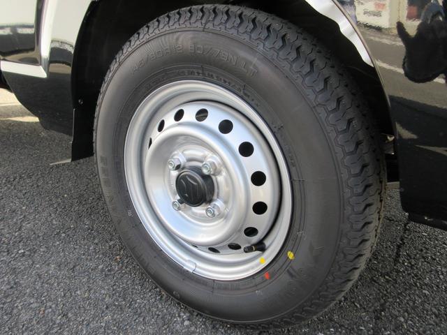 キャリイトラック KCエアコン・パワステ農繁仕様 届出済未使用車 ドアバイザー ゴムマット アッパーメンバーガード 荷台マット 高低2段切替式4WD デフロック 強化リアサスペンション LED荷台作業灯 リアゲートチェーン(49枚目)