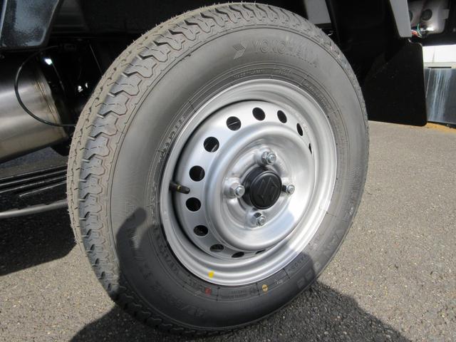 キャリイトラック KCエアコン・パワステ農繁仕様 届出済未使用車 ドアバイザー ゴムマット アッパーメンバーガード 荷台マット 高低2段切替式4WD デフロック 強化リアサスペンション LED荷台作業灯 リアゲートチェーン(52枚目)