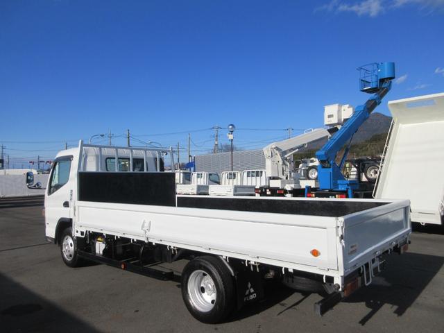 キャンター 　ワイド・ロング平ボディ　車両寸法：長６１８ｃｍ　幅２２２ｃｍ　高２２３ｃｍ　積載量２０００ｋｇ　　車両総重量４８５５ｋｇ　　荷台内寸：長４３３ｃｍ　幅２０８ｃｍ　地上高９２ｃｍ　レーンキープアシスト（18枚目）