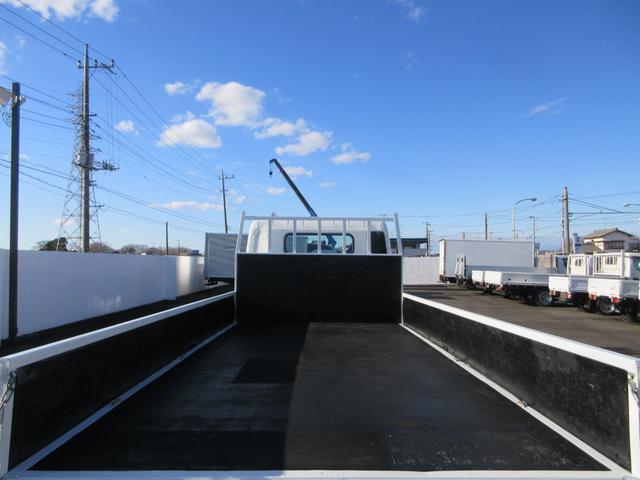 キャンター 　ワイド・ロング平ボディ　車両寸法：長６１８ｃｍ　幅２２２ｃｍ　高２２３ｃｍ　積載量２０００ｋｇ　　車両総重量４８５５ｋｇ　　荷台内寸：長４３３ｃｍ　幅２０８ｃｍ　地上高９２ｃｍ　レーンキープアシスト（20枚目）