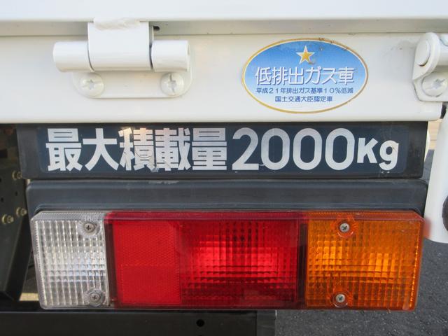 キャンター 　ワイド・ロング平ボディ　車両寸法：長６１８ｃｍ　幅２２２ｃｍ　高２２３ｃｍ　積載量２０００ｋｇ　　車両総重量４８５５ｋｇ　　荷台内寸：長４３３ｃｍ　幅２０８ｃｍ　地上高９２ｃｍ　レーンキープアシスト（24枚目）