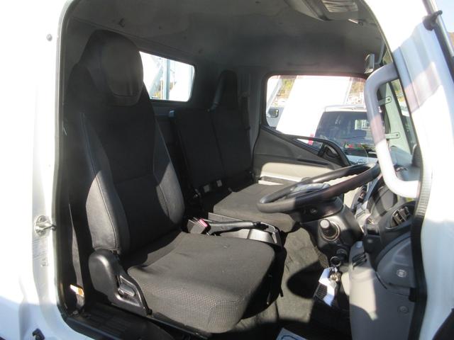 キャンター 　ワイド・ロング平ボディ　車両寸法：長６１８ｃｍ　幅２２２ｃｍ　高２２３ｃｍ　積載量２０００ｋｇ　　車両総重量４８５５ｋｇ　　荷台内寸：長４３３ｃｍ　幅２０８ｃｍ　地上高９２ｃｍ　レーンキープアシスト（26枚目）