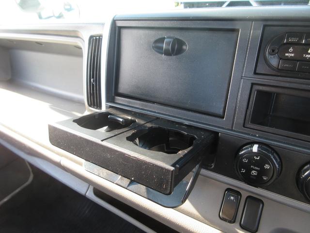 キャンター 　ワイド・ロング平ボディ　車両寸法：長６１８ｃｍ　幅２２２ｃｍ　高２２３ｃｍ　積載量２０００ｋｇ　　車両総重量４８５５ｋｇ　　荷台内寸：長４３３ｃｍ　幅２０８ｃｍ　地上高９２ｃｍ　レーンキープアシスト（37枚目）