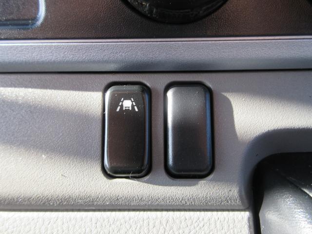 キャンター 　ワイド・ロング平ボディ　車両寸法：長６１８ｃｍ　幅２２２ｃｍ　高２２３ｃｍ　積載量２０００ｋｇ　　車両総重量４８５５ｋｇ　　荷台内寸：長４３３ｃｍ　幅２０８ｃｍ　地上高９２ｃｍ　レーンキープアシスト（39枚目）