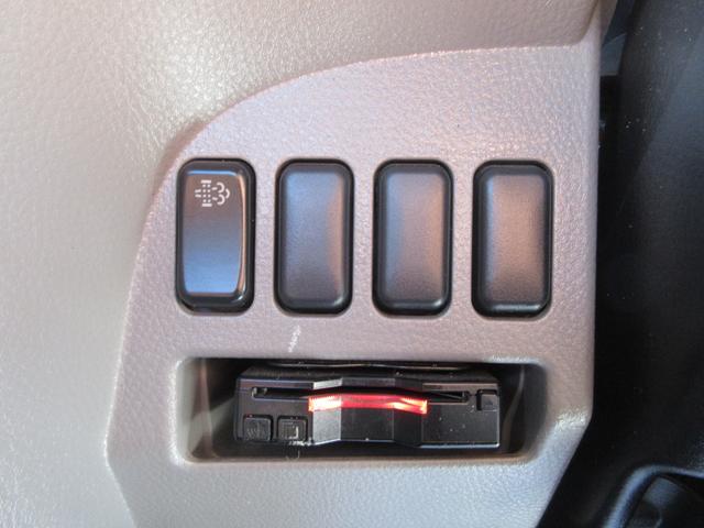 キャンター 　ワイド・ロング平ボディ　車両寸法：長６１８ｃｍ　幅２２２ｃｍ　高２２３ｃｍ　積載量２０００ｋｇ　　車両総重量４８５５ｋｇ　　荷台内寸：長４３３ｃｍ　幅２０８ｃｍ　地上高９２ｃｍ　レーンキープアシスト（42枚目）