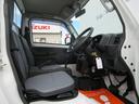 外装の磨き作業、内装のクリーニングもしております!お客様に気持ちよくお車を見ていただきたいので、いつもピカピカの状態を保つように心がけております!