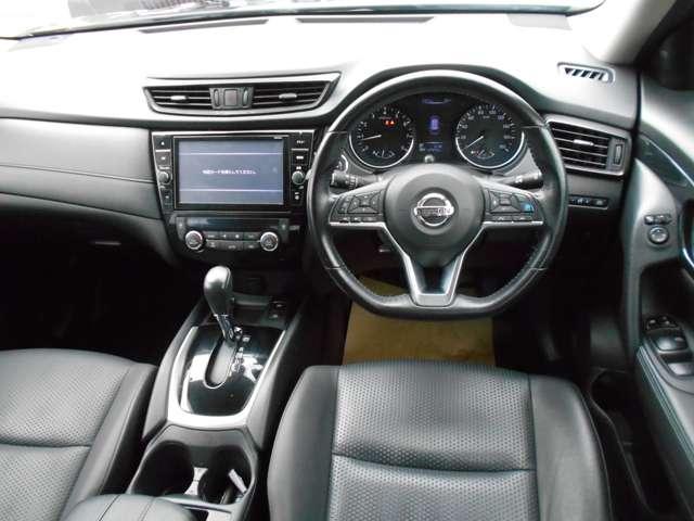 エクストレイル ２．０　２０Ｘｉ　　純正９インチブルーレイ対応メモリーナビ　アイドリングストップ車　ＬＥＤヘットライト　Ｒカメラ　盗難防止装置　インテリキー　レーンキープアシスト　ＥＴＣ　キーフリー　ＴＶナビ　オートエアコン　アルミホイール　メモリーナビ　ＡＢＳ　サイドカメラ（10枚目）