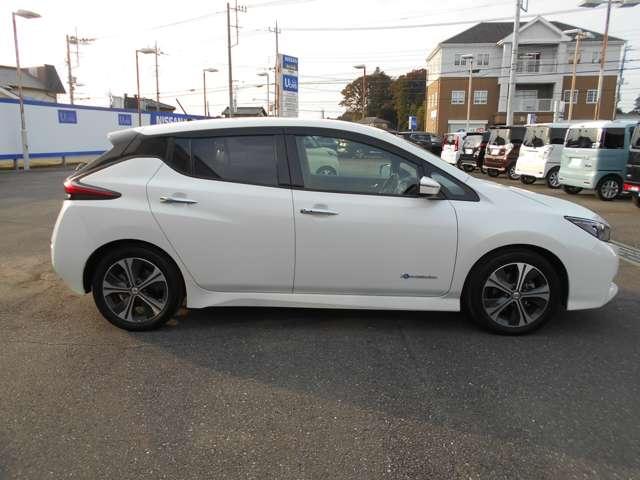 リーフ Ｘ　プロパイロット　ＬＥＤライト　レーンアシスト　ＬＥＤ　Ｂカメラ　イモビライザー　メモリーナビ　パワーウィンドウ　オートエアコン　Ｗエアバッグ　サイドエアバッグ　エアバッグ　ワンオーナー　ナビＴＶ　キーフリー　ＡＢＳ　ワンセグＴＶ（5枚目）