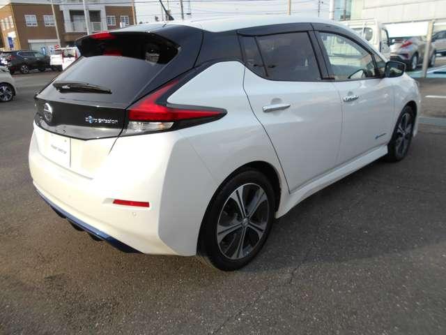 リーフ Ｘ　プロパイロット　ＬＥＤライト　レーンアシスト　ＬＥＤ　Ｂカメラ　イモビライザー　メモリーナビ　パワーウィンドウ　オートエアコン　Ｗエアバッグ　サイドエアバッグ　エアバッグ　ワンオーナー　ナビＴＶ　キーフリー　ＡＢＳ　ワンセグＴＶ（8枚目）