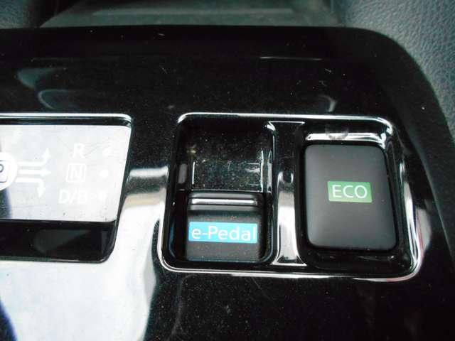 リーフ Ｘ　プロパイロット　ＬＥＤライト　レーンアシスト　ＬＥＤ　Ｂカメラ　イモビライザー　メモリーナビ　パワーウィンドウ　オートエアコン　Ｗエアバッグ　サイドエアバッグ　エアバッグ　ワンオーナー　ナビＴＶ　キーフリー　ＡＢＳ　ワンセグＴＶ（18枚目）