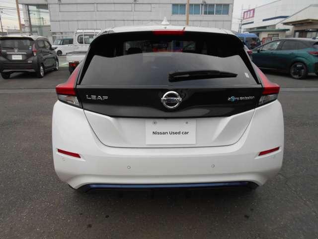 リーフ e+ G 純正9インチメモリーナビ 62KWモデル インテリジェントアラウンドビューモニター LEDヘッド インテリジェントキー レーダークルコン 車線逸脱 メモリーナビ ETC パーキングアシスト サイドカーテンエアバック Bカメラ キーフリー AC(4枚目)