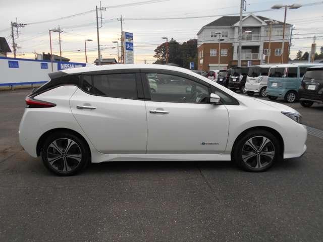 リーフ e+ G 純正9インチメモリーナビ 62KWモデル インテリジェントアラウンドビューモニター LEDヘッド インテリジェントキー レーダークルコン 車線逸脱 メモリーナビ ETC パーキングアシスト サイドカーテンエアバック Bカメラ キーフリー AC(5枚目)