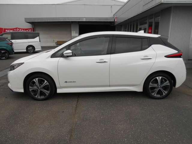 リーフ e+ G 純正9インチメモリーナビ 62KWモデル インテリジェントアラウンドビューモニター LEDヘッド インテリジェントキー レーダークルコン 車線逸脱 メモリーナビ ETC パーキングアシスト サイドカーテンエアバック Bカメラ キーフリー AC(6枚目)