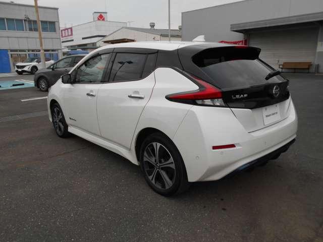 リーフ e+ G 純正9インチメモリーナビ 62KWモデル インテリジェントアラウンドビューモニター LEDヘッド インテリジェントキー レーダークルコン 車線逸脱 メモリーナビ ETC パーキングアシスト サイドカーテンエアバック Bカメラ キーフリー AC(7枚目)