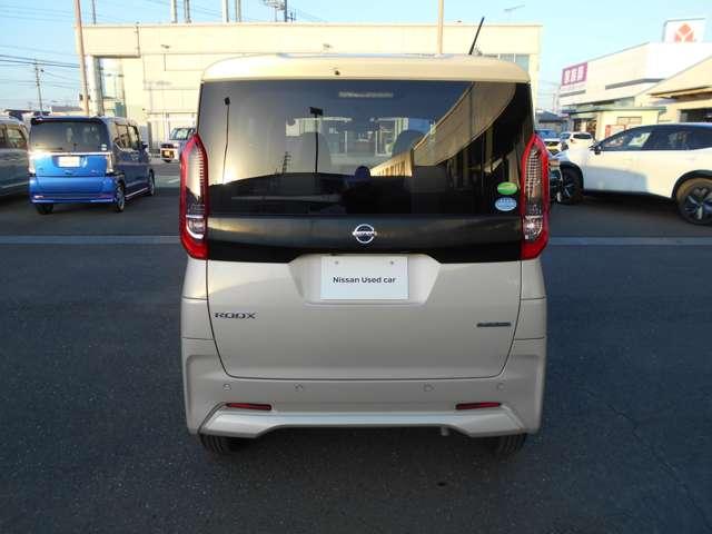 ルークス ６６０　Ｘ　純正９インチメモリーナビ　アラモニ　前後衝突軽減ブレーキ　ワンオーナー車　車線逸脱防止　ＥＴＣ　スマートキー　キーフリー　ｉ－ｓｔｏｐ　フルオートエアコン　パワーウインドウ　バックカメラ　盗難防止　カーテンエアバッグ　ＡＢＳ（4枚目）