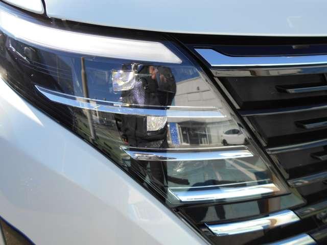 �k�d�c�I�I�]���̃n���Q�����C�g�ɔ�ׁA����d�͂͏��Ȃ��A���邳�͂Q�{�ȏ�̐��\�������Ă��܂��B�铹�ł̎��E���m�ۂ��A���������������������Ă��܂��B