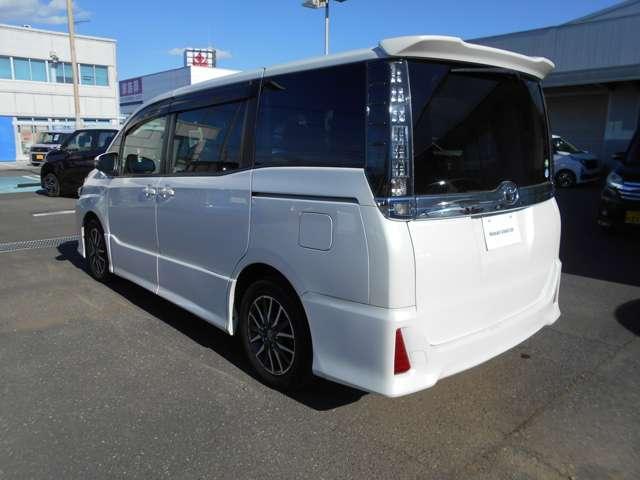ヴォクシー ２．０　ＺＳ　純正メモリーナビ　後席モニター　アイドリングストッ　バックガイドモニター　フルセグ地デジ　ＬＥＤランプ　盗難防止システム　※外装キズあり　内装キズ　汚れあり　現車現状販売の為　確認をお願いします。（12枚目）