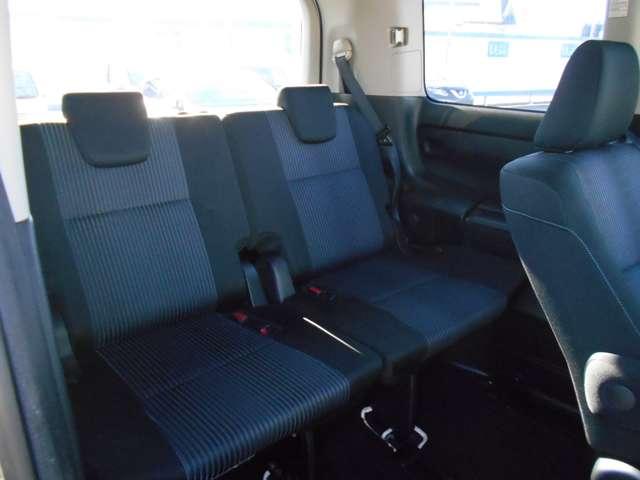 ヴォクシー ２．０　ＺＳ　純正メモリーナビ　後席モニター　アイドリングストッ　バックガイドモニター　フルセグ地デジ　ＬＥＤランプ　盗難防止システム　※外装キズあり　内装キズ　汚れあり　現車現状販売の為　確認をお願いします。（30枚目）