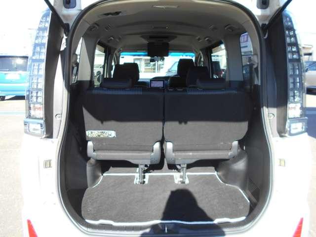 ヴォクシー ２．０　ＺＳ　純正メモリーナビ　後席モニター　アイドリングストッ　バックガイドモニター　フルセグ地デジ　ＬＥＤランプ　盗難防止システム　※外装キズあり　内装キズ　汚れあり　現車現状販売の為　確認をお願いします。（32枚目）