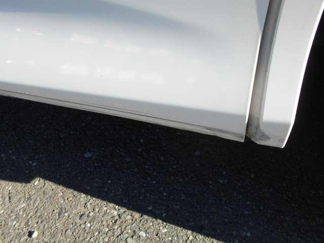 ヴォクシー ２．０　ＺＳ　純正メモリーナビ　後席モニター　アイドリングストッ　バックガイドモニター　フルセグ地デジ　ＬＥＤランプ　盗難防止システム　※外装キズあり　内装キズ　汚れあり　現車現状販売の為　確認をお願いします。（37枚目）