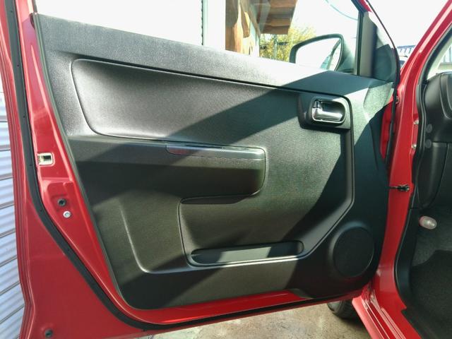 アルトターボＲＳ ベースグレード　インパネ５ＡＧＳ　レーダーブレーキサポート　Ｗエアバック　ＡＢＳ　衝突安全ボディ　ＨＩＤオートヘッドライト　スマートキー　プッシュスタート　メッキドアミラーカバードアハンドルガード　シートヒーター（72枚目）