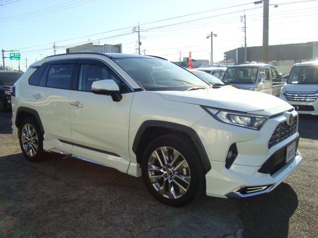 ＲＡＶ４ Ｇ　Ｚパッケージ　４ＷＤ　ナビフルセグテレビバックカメラ　アラウンドビューモニタ　ワンオーナーＢＳＭ　Ｂｌｕｅｔｏｏｔｈ　サンルーフ純正１９インチＡＷ（3枚目）