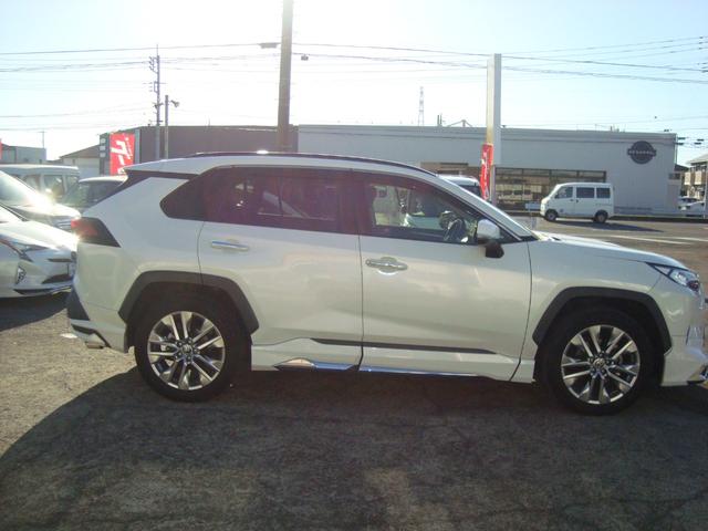 ＲＡＶ４ Ｇ　Ｚパッケージ　４ＷＤ　ナビフルセグテレビバックカメラ　アラウンドビューモニタ　ワンオーナーＢＳＭ　Ｂｌｕｅｔｏｏｔｈ　サンルーフ純正１９インチＡＷ（4枚目）