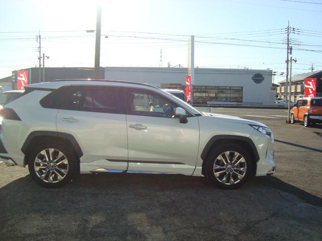 ＲＡＶ４ Ｇ　Ｚパッケージ　４ＷＤ　ナビフルセグテレビバックカメラ　アラウンドビューモニタ　ワンオーナーＢＳＭ　Ｂｌｕｅｔｏｏｔｈ　サンルーフ純正１９インチＡＷ（5枚目）