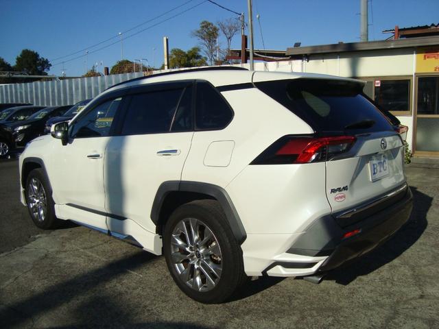 ＲＡＶ４ Ｇ　Ｚパッケージ　４ＷＤ　ナビフルセグテレビバックカメラ　アラウンドビューモニタ　ワンオーナーＢＳＭ　Ｂｌｕｅｔｏｏｔｈ　サンルーフ純正１９インチＡＷ（8枚目）