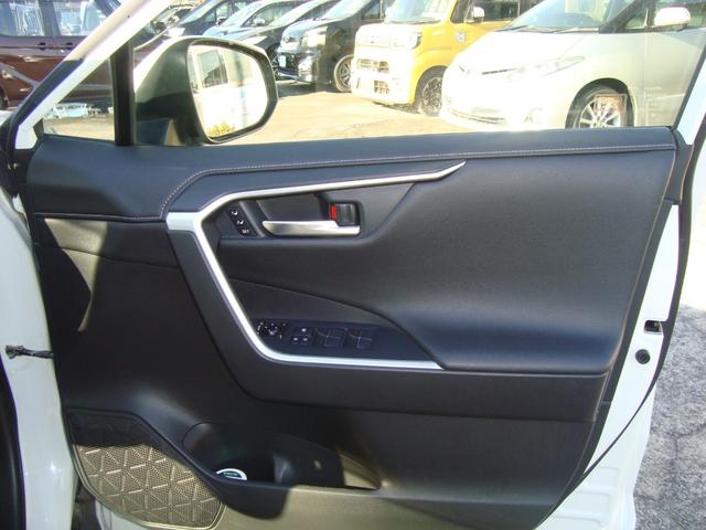 ＲＡＶ４ Ｇ　Ｚパッケージ　４ＷＤ　ナビフルセグテレビバックカメラ　アラウンドビューモニタ　ワンオーナーＢＳＭ　Ｂｌｕｅｔｏｏｔｈ　サンルーフ純正１９インチＡＷ（15枚目）
