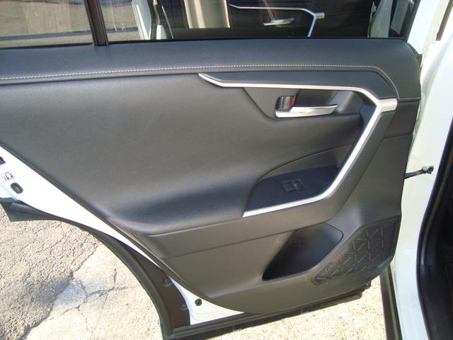 ＲＡＶ４ Ｇ　Ｚパッケージ　４ＷＤ　ナビフルセグテレビバックカメラ　アラウンドビューモニタ　ワンオーナーＢＳＭ　Ｂｌｕｅｔｏｏｔｈ　サンルーフ純正１９インチＡＷ（19枚目）