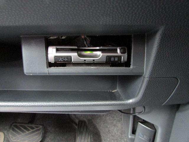 アルトラパン 10thアニバーサリーリミテッド 運転席シートヒーター ETC 純正アルミホイールタイヤ 盗難防止システム CD 走行距離7万キロ以下 キーレス キーフリー ベンチシート ドライブレコーダー 衝突安全ボディ オートエアコン ABS(8枚目)