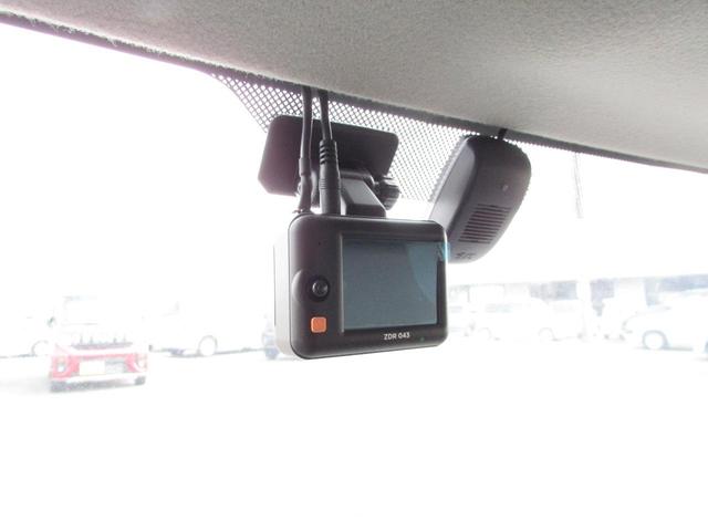 アルトラパン 10thアニバーサリーリミテッド 運転席シートヒーター ETC 純正アルミホイールタイヤ 盗難防止システム CD 走行距離7万キロ以下 キーレス キーフリー ベンチシート ドライブレコーダー 衝突安全ボディ オートエアコン ABS(9枚目)