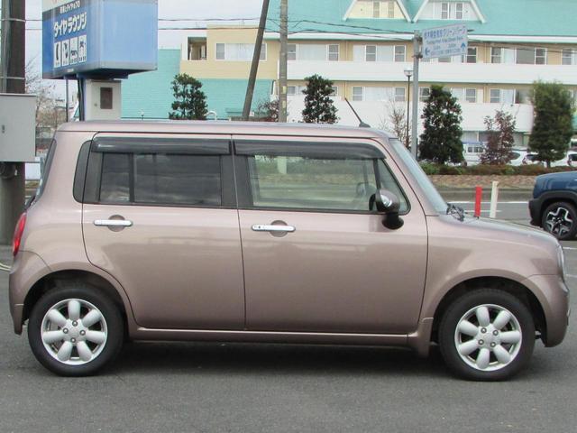 アルトラパン 10thアニバーサリーリミテッド 運転席シートヒーター ETC 純正アルミホイールタイヤ 盗難防止システム CD 走行距離7万キロ以下 キーレス キーフリー ベンチシート ドライブレコーダー 衝突安全ボディ オートエアコン ABS(17枚目)