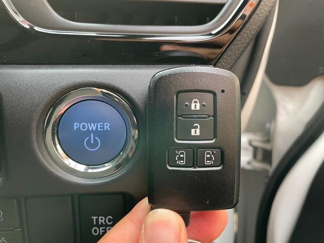 ノア ハイブリッドＳｉ　ダブルバイビーＩＩ　１０型純正ナビ　Ｂカメラ　両側Ｐスライド　衝突軽減Ｂ　シートヒーター　ＥＴＣ２．０　ロールシェード　シートバックテーブル　ワンオーナー　Ａハイビーム（6枚目）