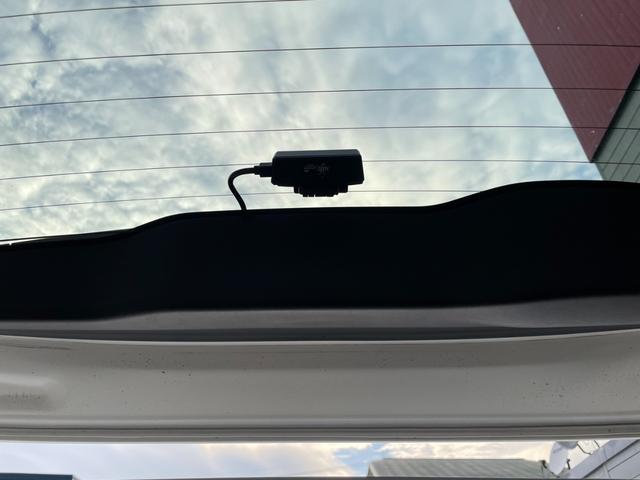 ノア ハイブリッドＳｉ　ダブルバイビーＩＩ　１０型純正ナビ　Ｂカメラ　両側Ｐスライド　衝突軽減Ｂ　シートヒーター　ＥＴＣ２．０　ロールシェード　シートバックテーブル　ワンオーナー　Ａハイビーム（19枚目）