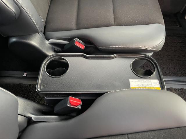 ノア ハイブリッドＳｉ　ダブルバイビーＩＩ　１０型純正ナビ　Ｂカメラ　両側Ｐスライド　衝突軽減Ｂ　シートヒーター　ＥＴＣ２．０　ロールシェード　シートバックテーブル　ワンオーナー　Ａハイビーム（28枚目）