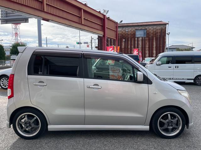 AZワゴン Bカメラ スマートキー ダウンサス 革巻ステアリング ETC ライトレベライザー シェードガラス アームレスト 社外アルミ(42枚目)