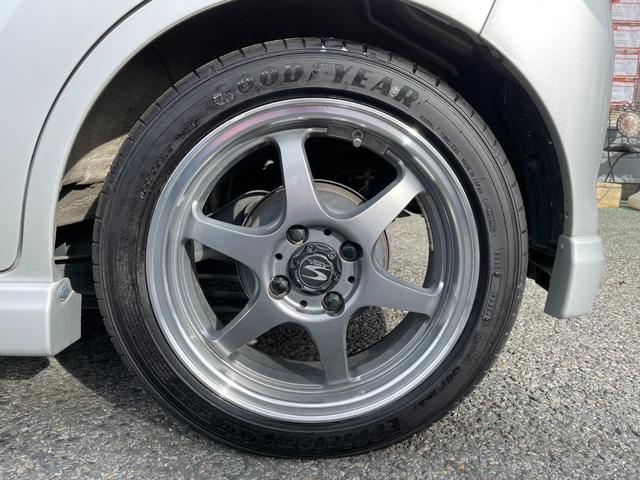 AZワゴン Bカメラ スマートキー ダウンサス 革巻ステアリング ETC ライトレベライザー シェードガラス アームレスト 社外アルミ(51枚目)