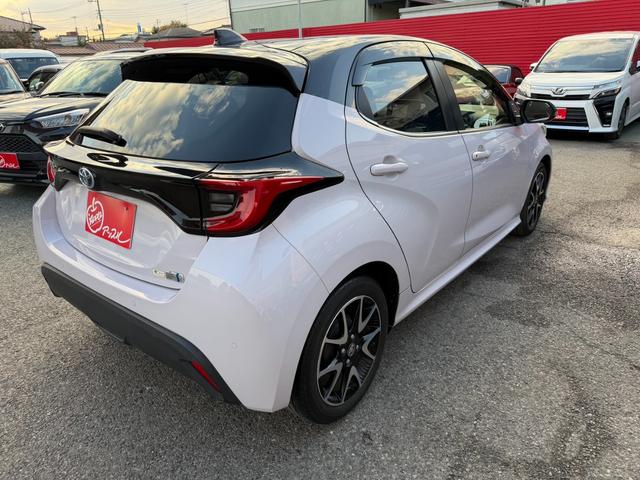 ヤリス ハイブリッドＺ　トヨタセーフティーセンス　バックモニター　シートヒーター　純正ディスプレイオーディオナビ　ＬＥＤヘッドライト　スマートキー　ＥＴＣ２．０（8枚目）